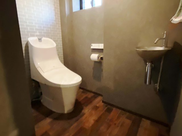 単独で手洗い器を設置。3階建てだからこそ、各階に手を洗える場所があると、ふとした時に便利。